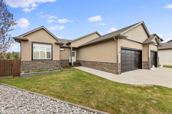 $739,900.00   22 Vermont Close  C/S