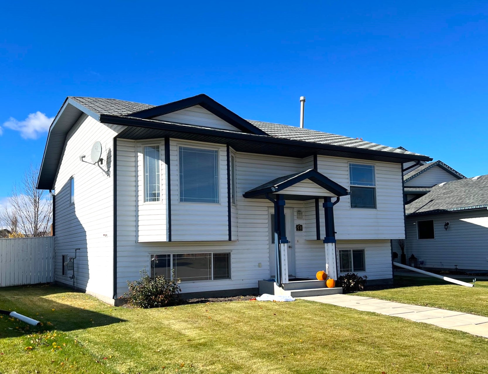 $379,900  59 Hawthorn Way, Olds   SOLD